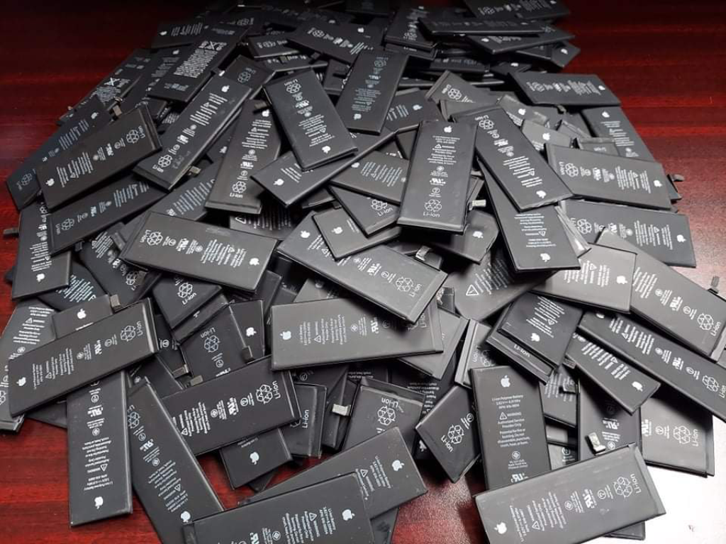 Damaged iPhone Batteries Cell Phone Batteries
